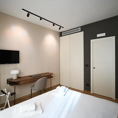 Me Too Exclusive - Interno Uno