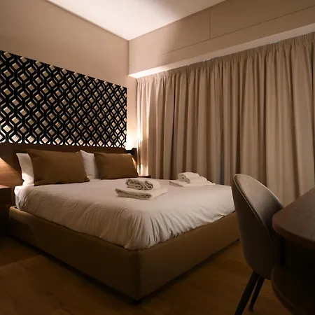 Me Too Exclusive - Interno Uno